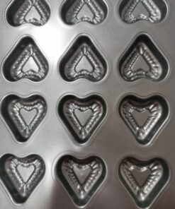 Метална тава с 12 бр сърца за печене на кексчета или шоколоадови бонбони