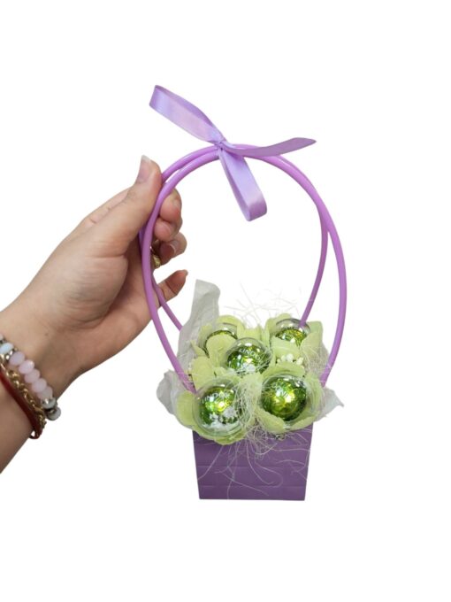 Подаръчен комплект с 5 бр бонбони LINDOR PISTACHIO в лилаво и зелено